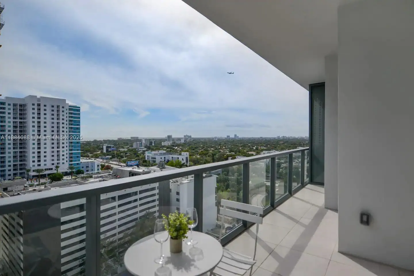 239 SW 9th St, #1601