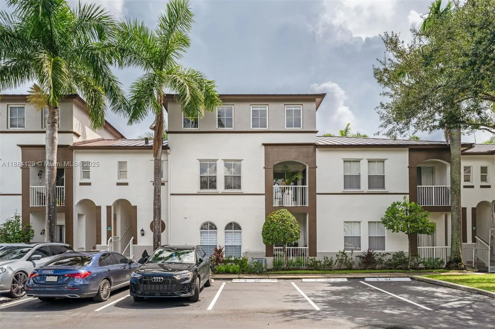 4381 SW 160th Ave, #208