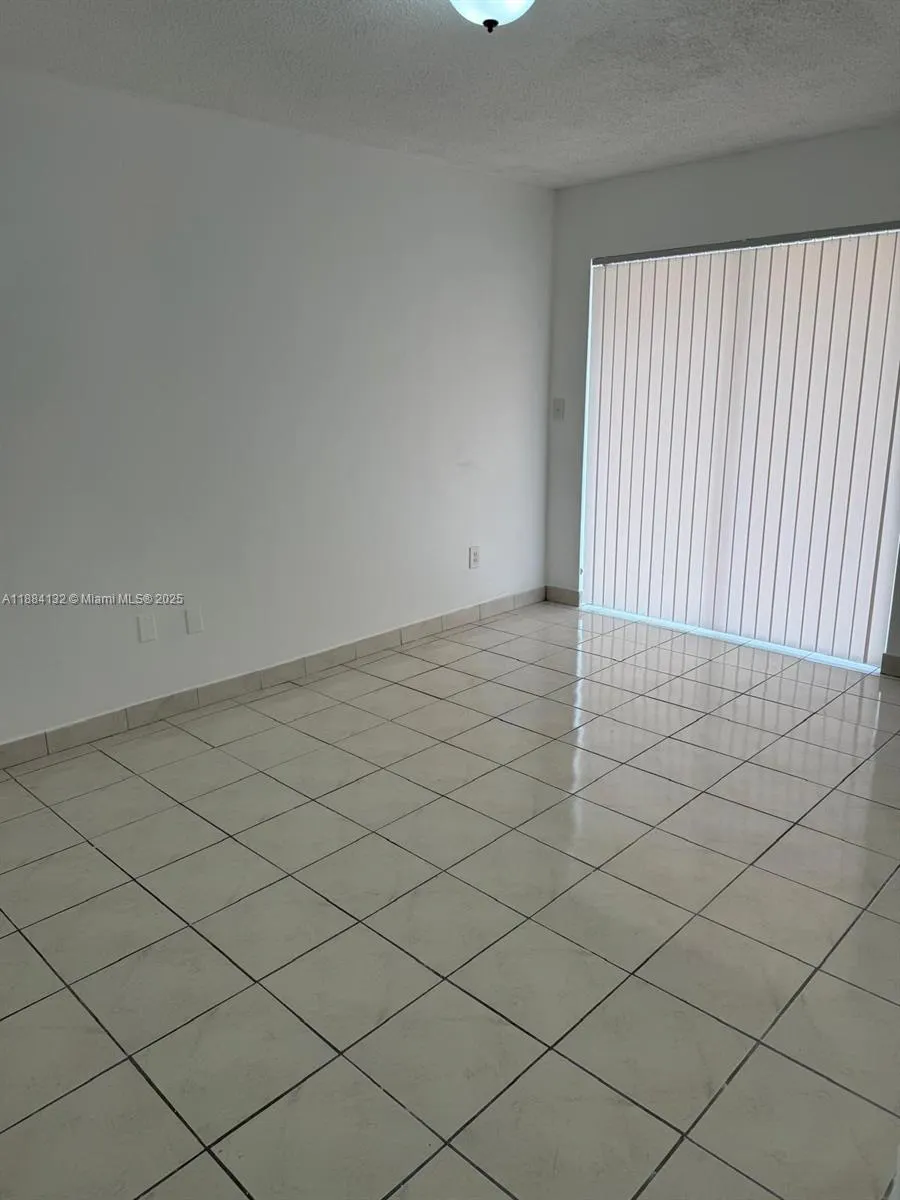 1255 W 53rd St, #202
