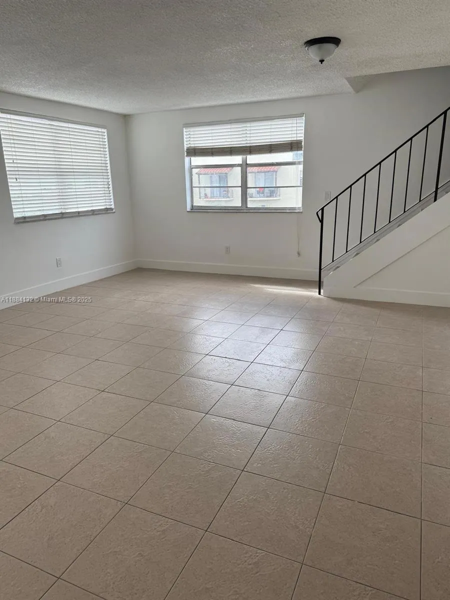 1255 W 53rd St, #202