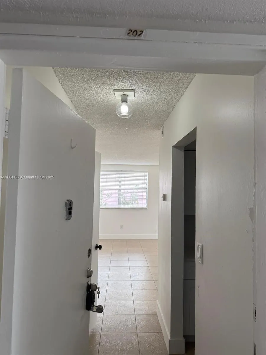 1255 W 53rd St, #202