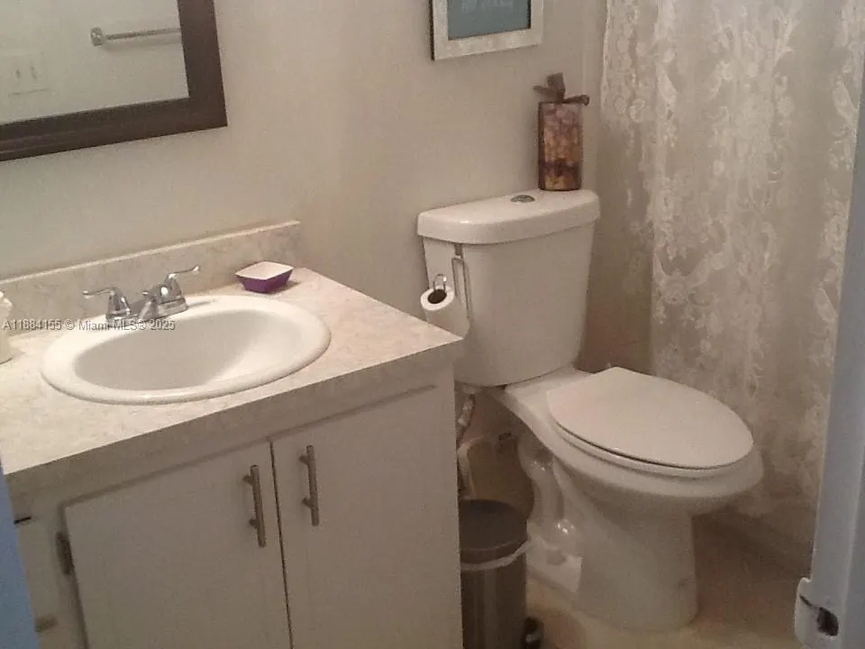 541 Blue Heron Dr, #215