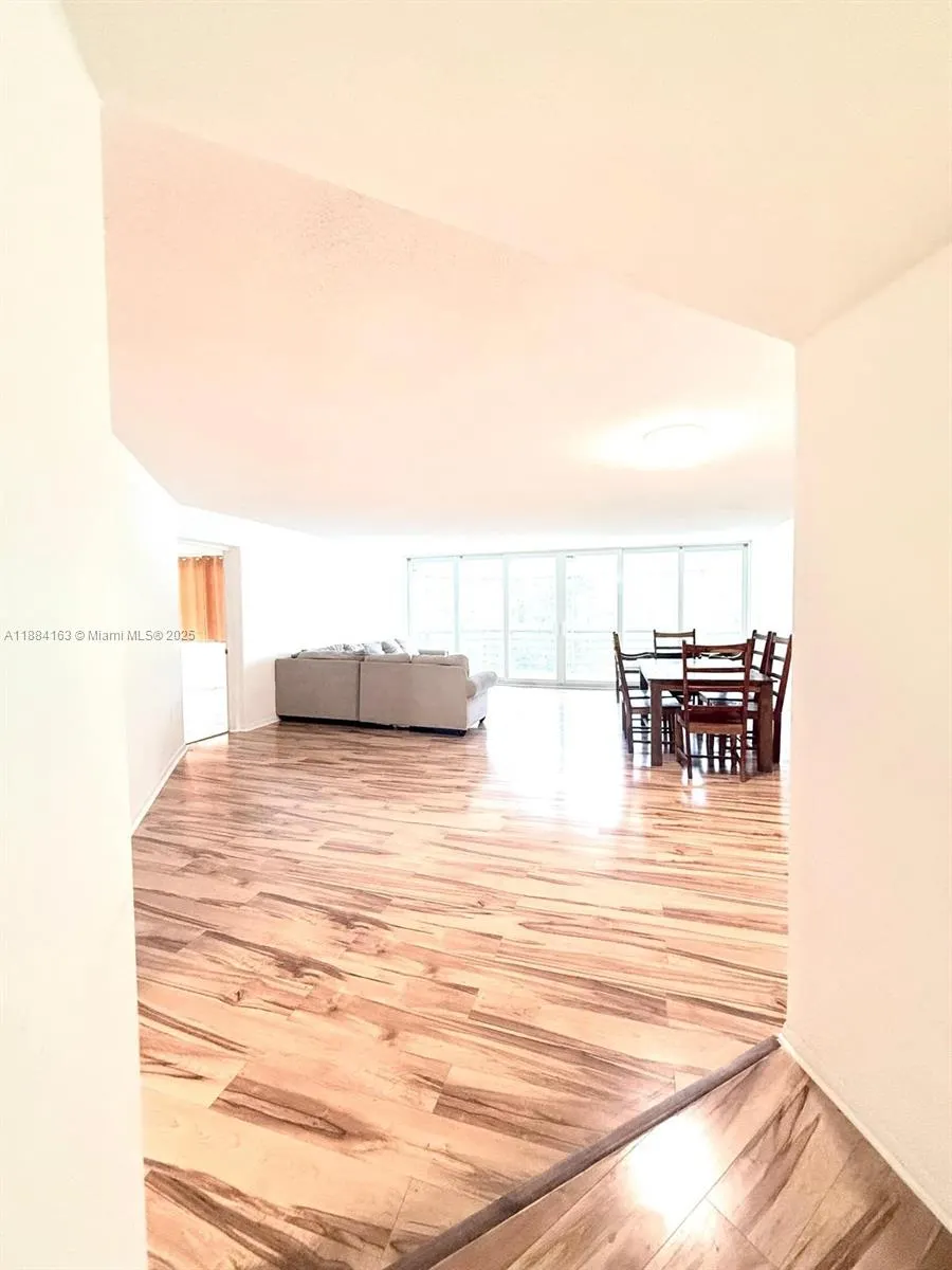 1201 NE 191st St, #G304