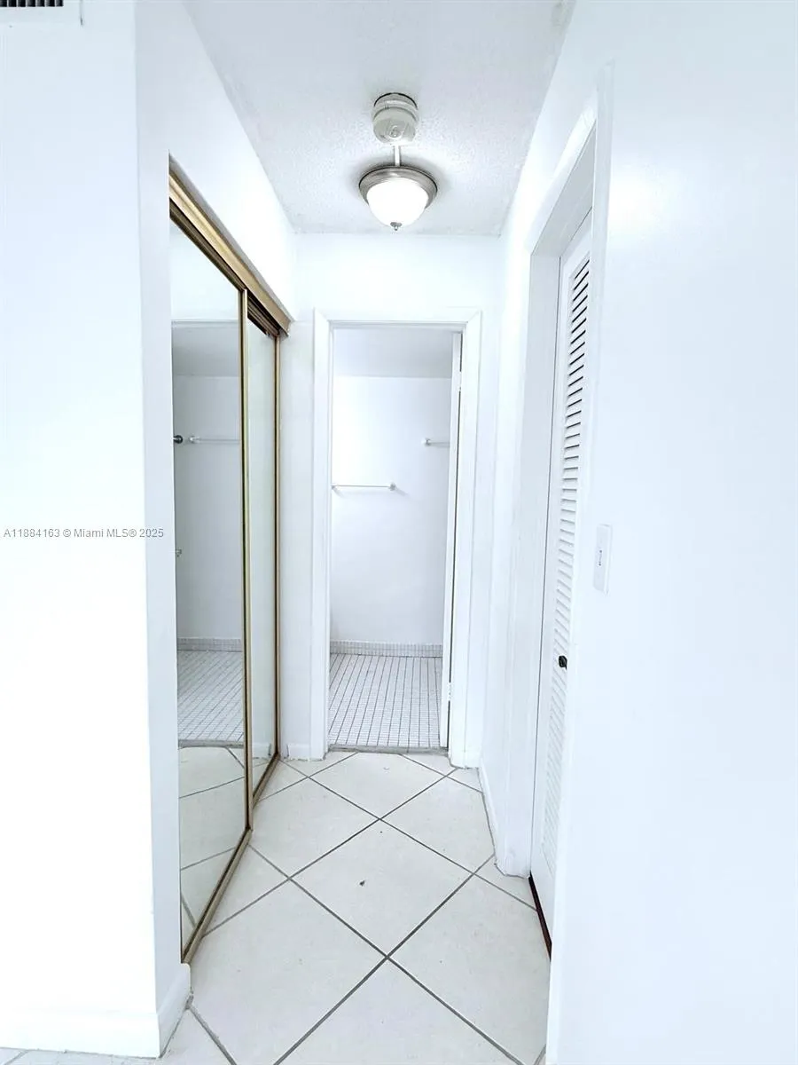 1201 NE 191st St, #G304