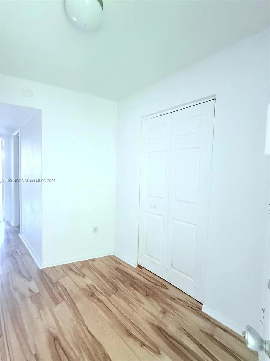 1201 NE 191st St, #G304