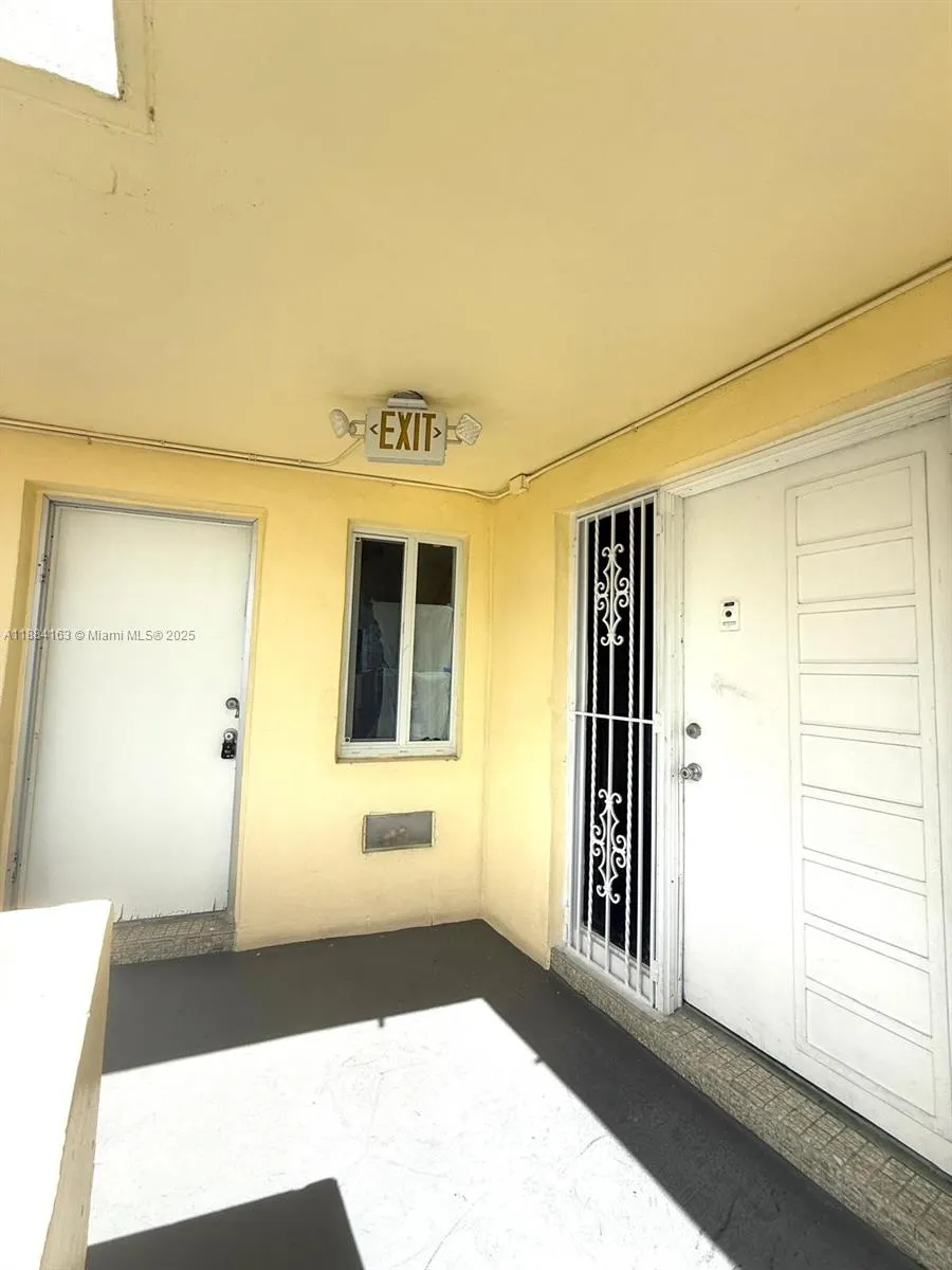 1201 NE 191st St, #G304