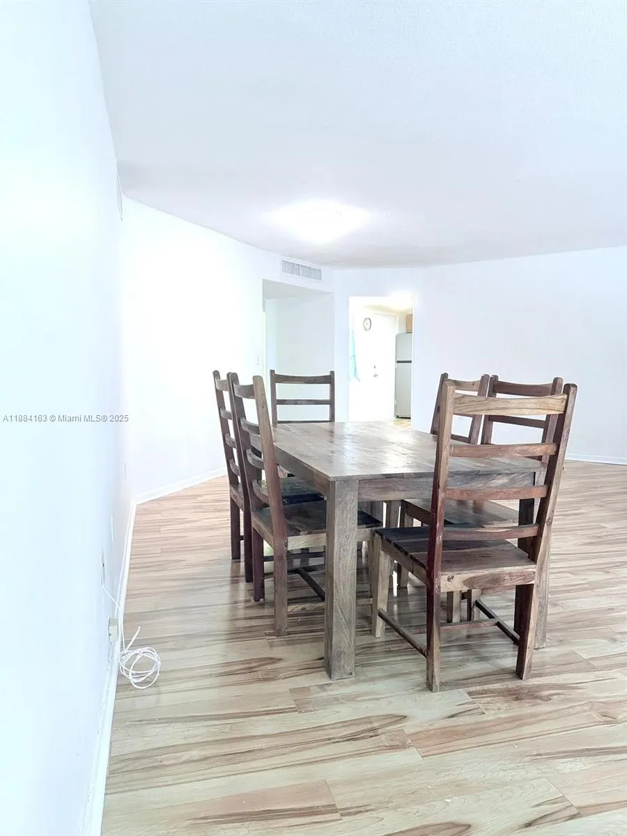 1201 NE 191st St, #G304