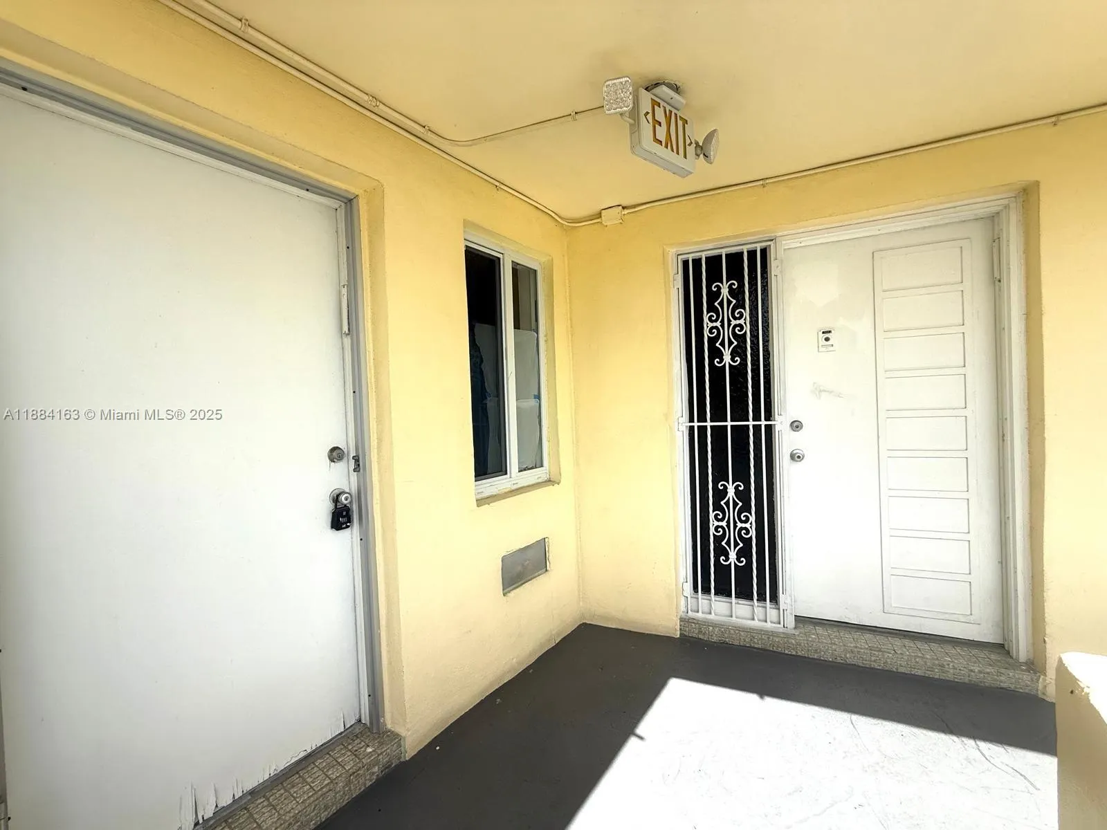 1201 NE 191st St, #G304