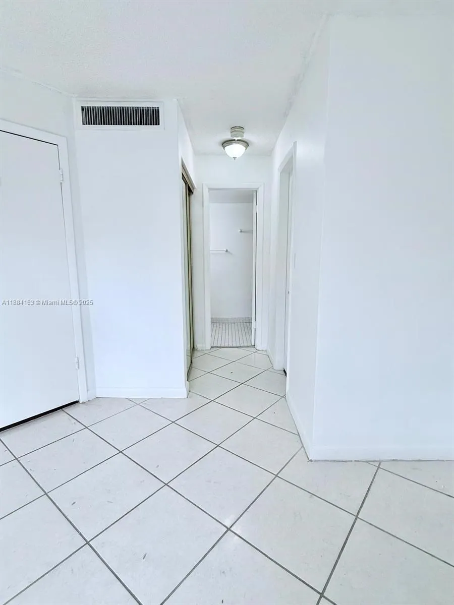 1201 NE 191st St, #G304
