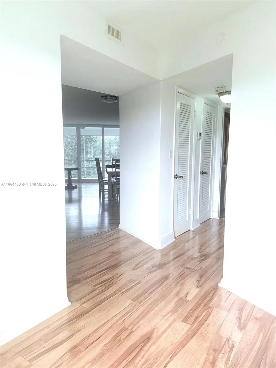 1201 NE 191st St, #G304