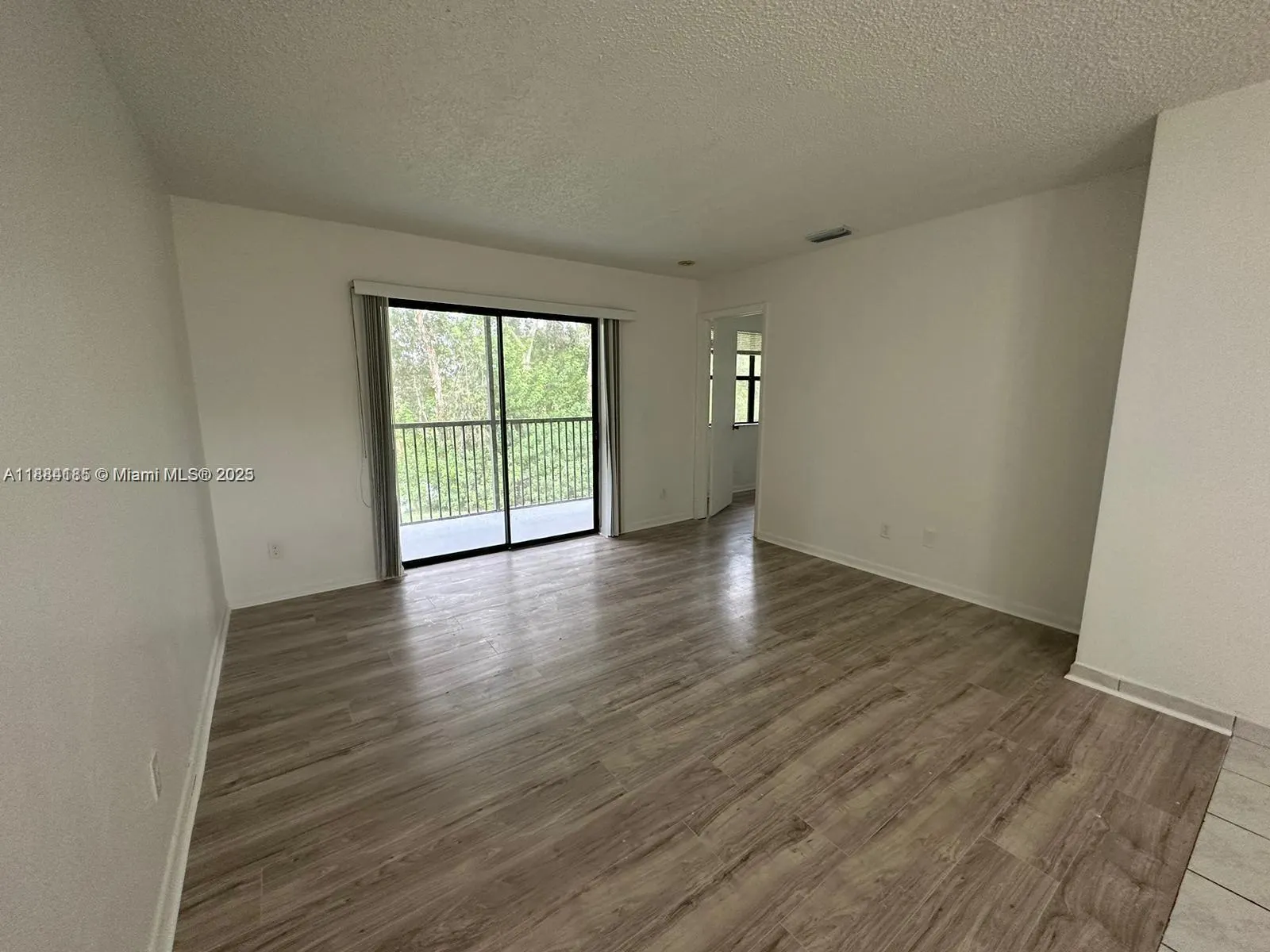 10453 NW 11th St, #206