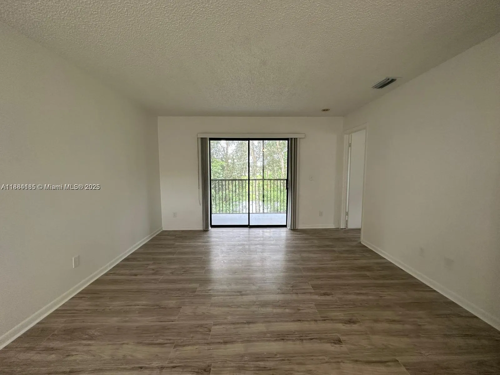 10453 NW 11th St, #206