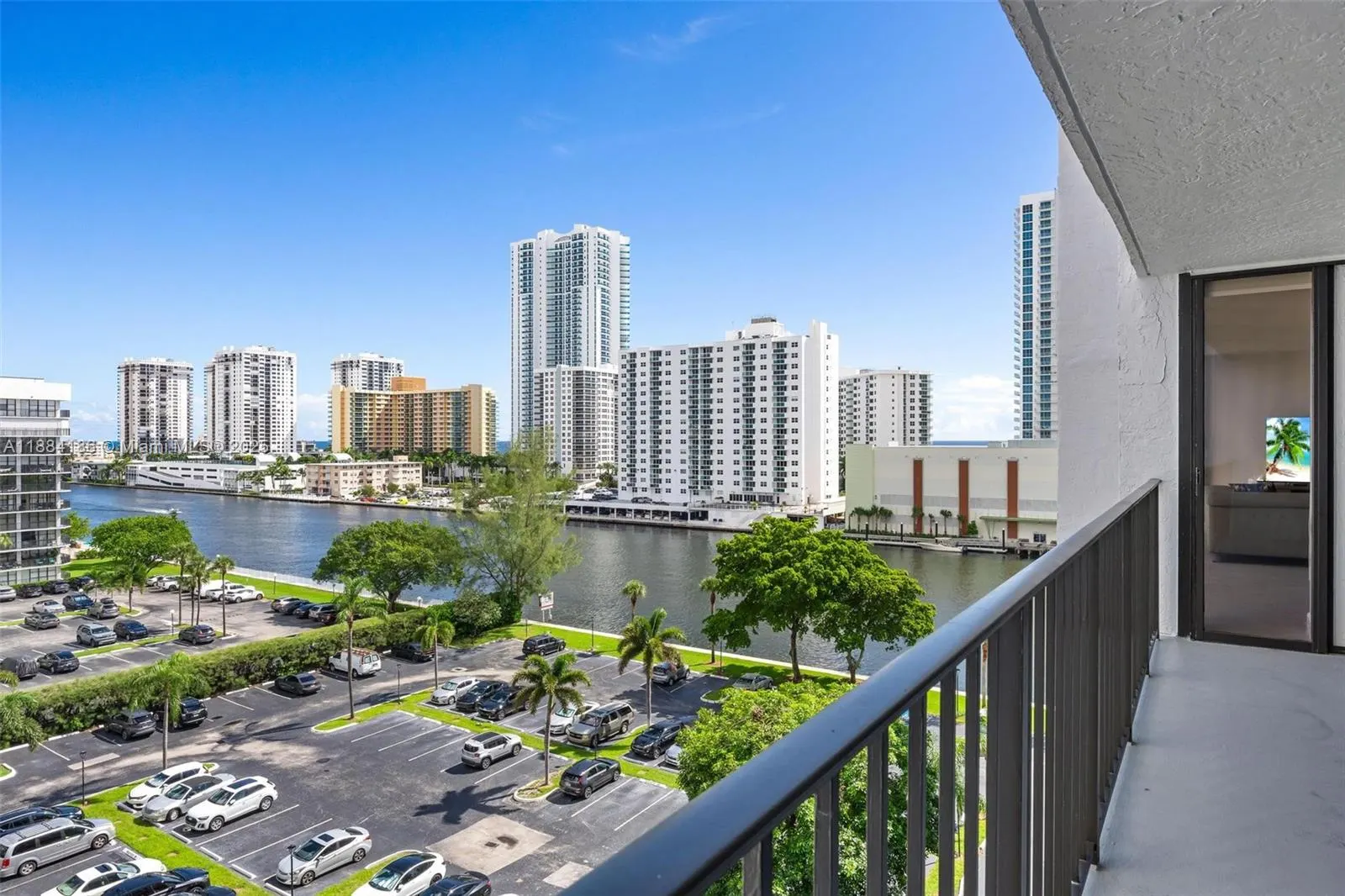 600 Parkview Dr, #815
