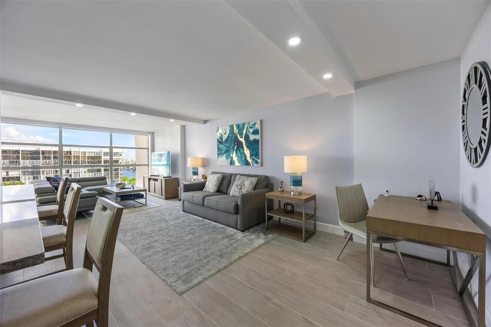 600 Parkview Dr, #815