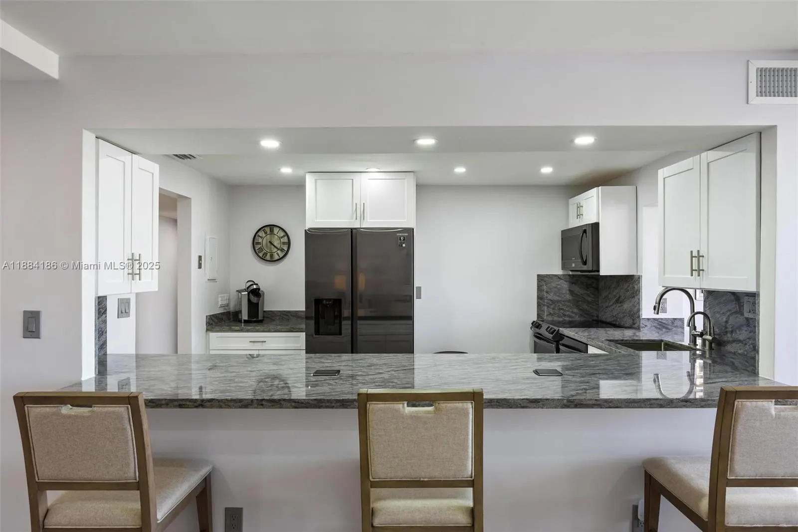 600 Parkview Dr, #815