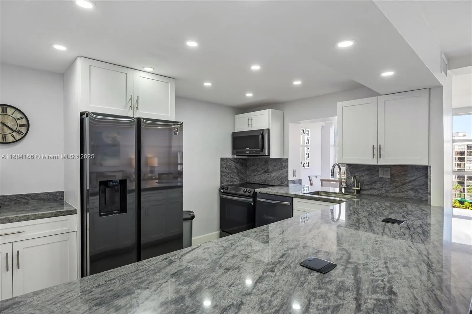 600 Parkview Dr, #815