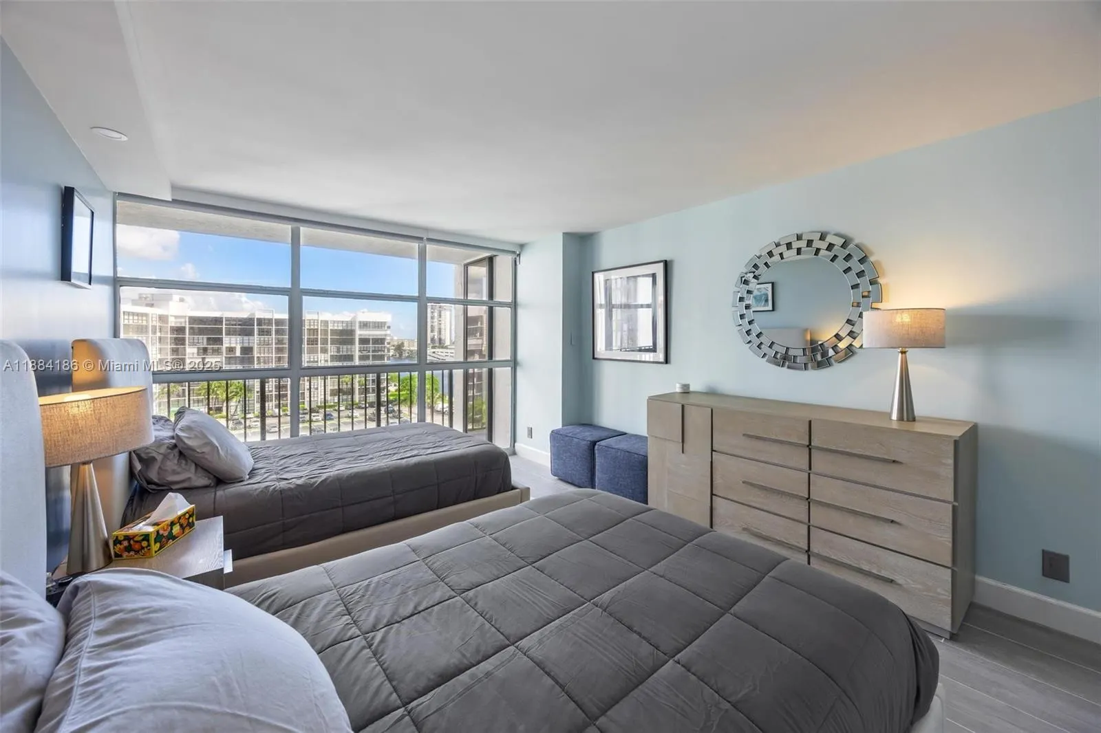 600 Parkview Dr, #815