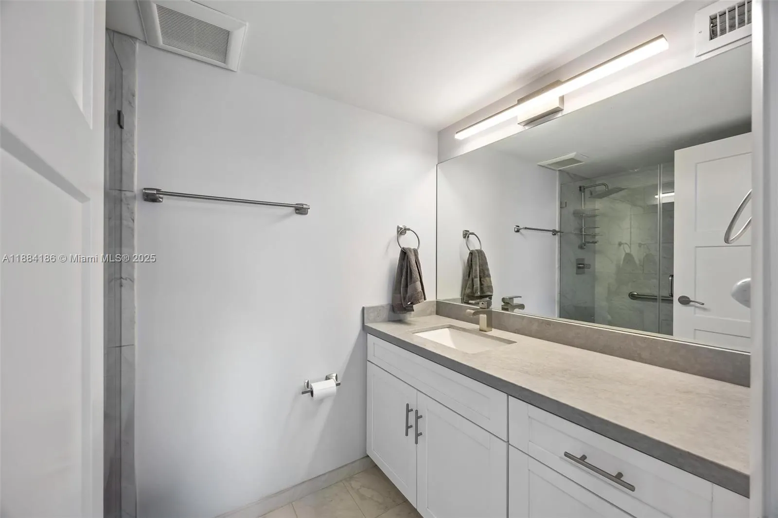 600 Parkview Dr, #815
