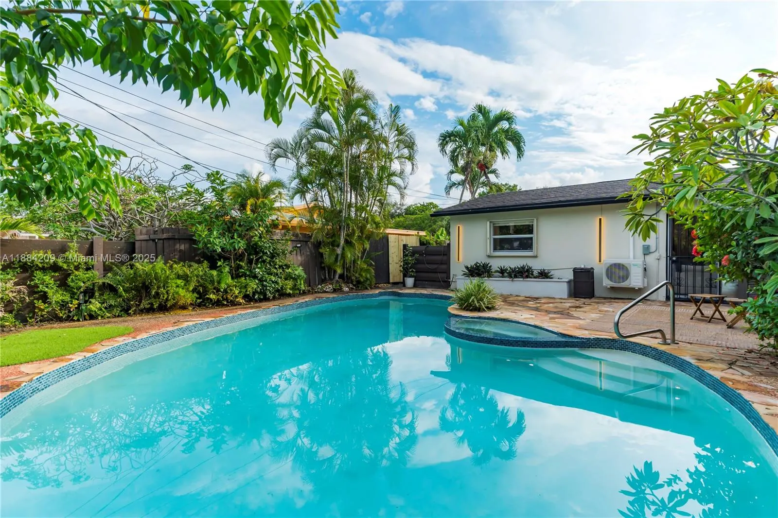 1672 NW 36th Ct