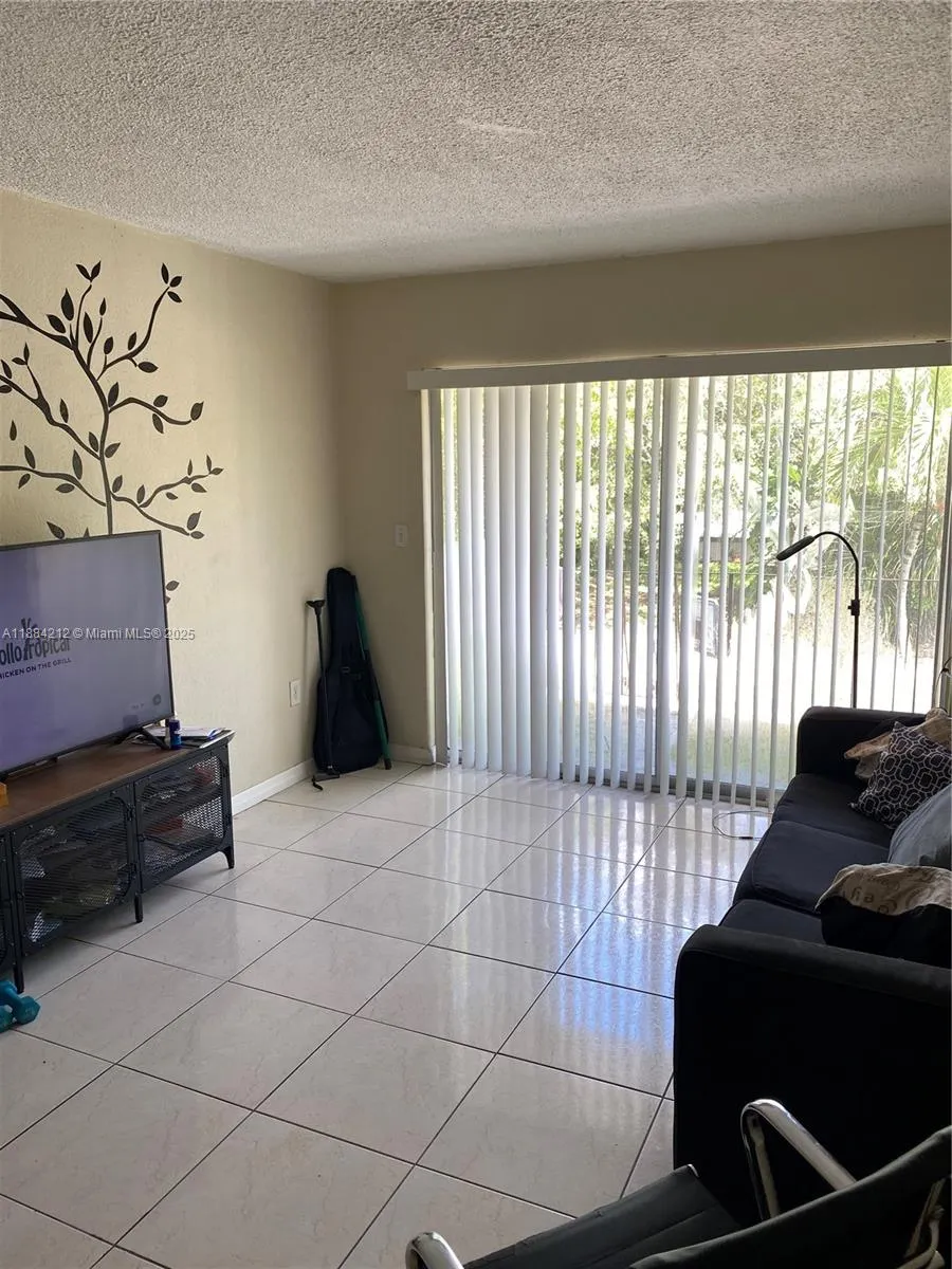 1090 NE 129th St, #205