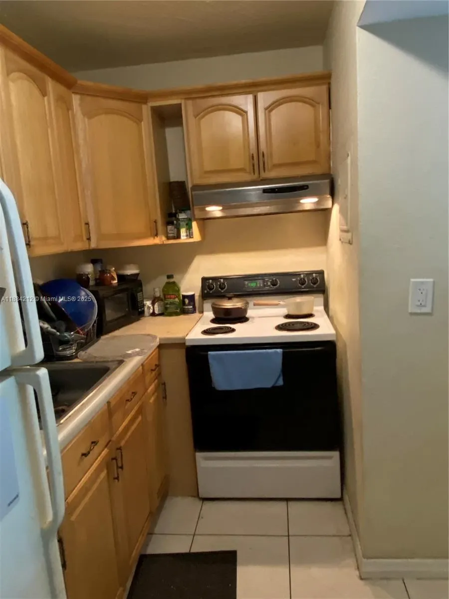 1090 NE 129th St, #205