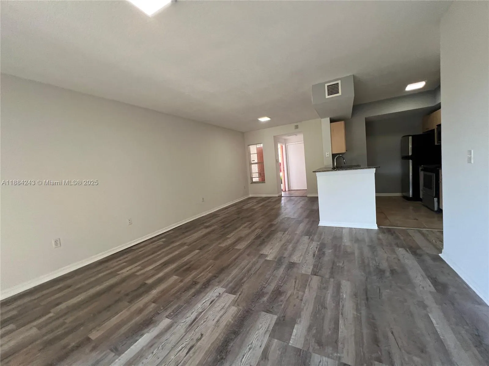 2400 Centergate Dr, #102