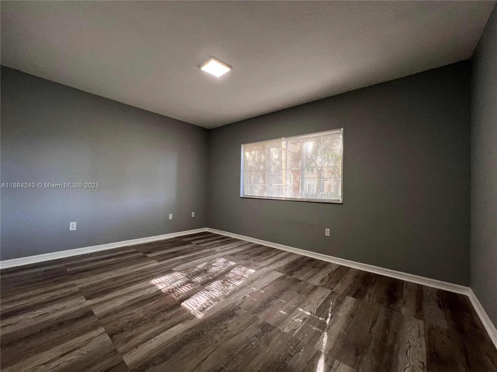 2400 Centergate Dr, #102