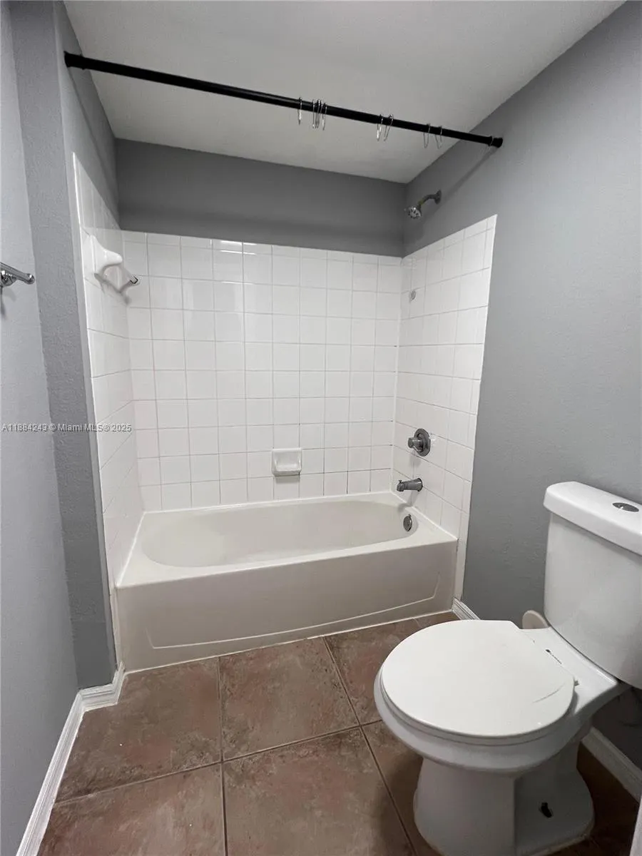 2400 Centergate Dr, #102