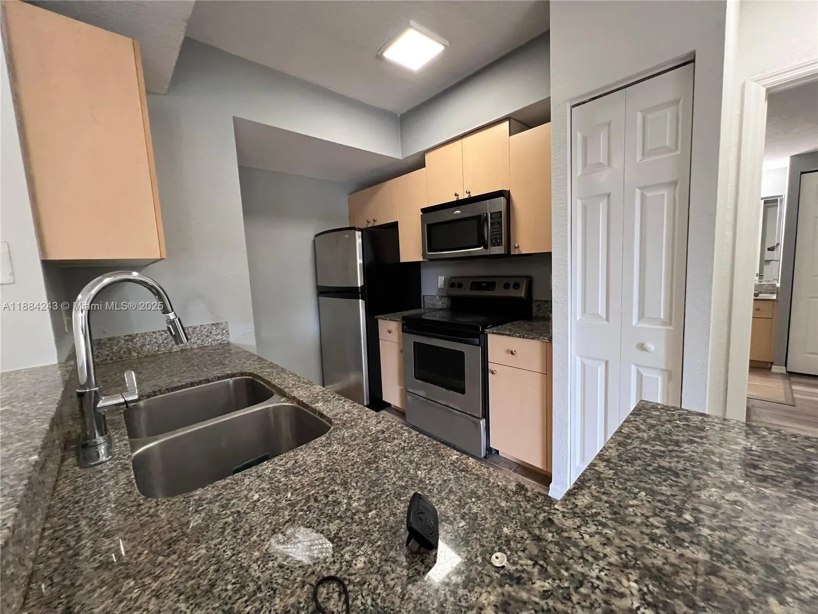 2400 Centergate Dr, #102