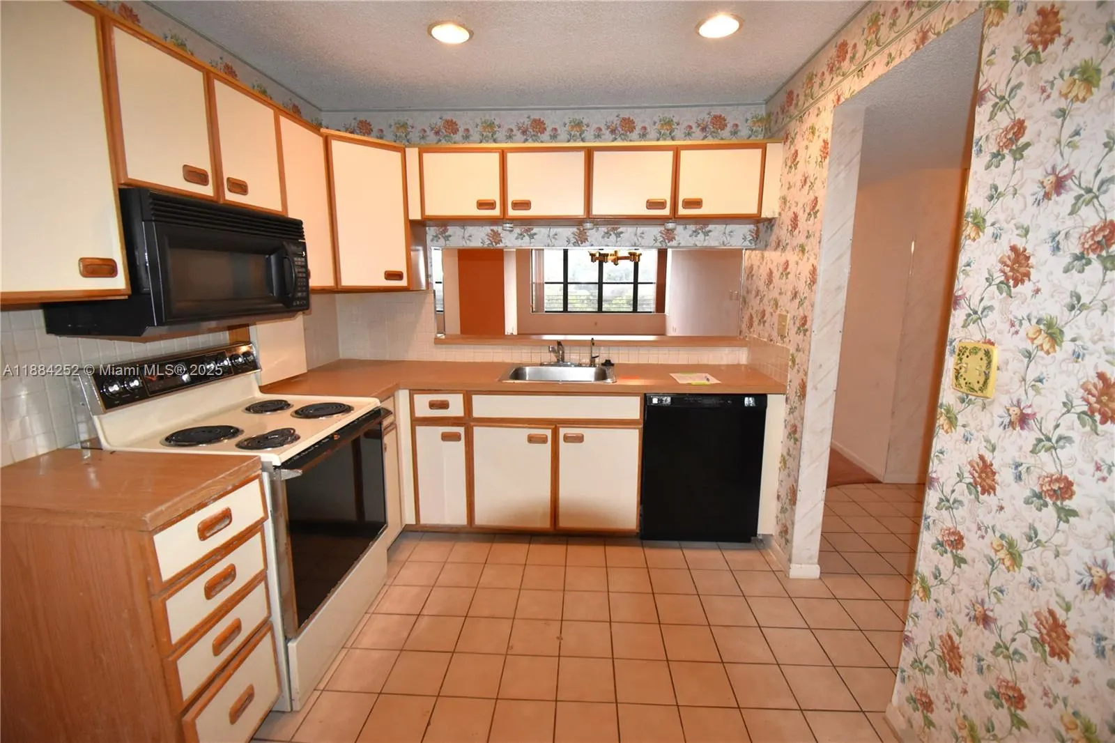 2908 S Carambola Cir S, #402
