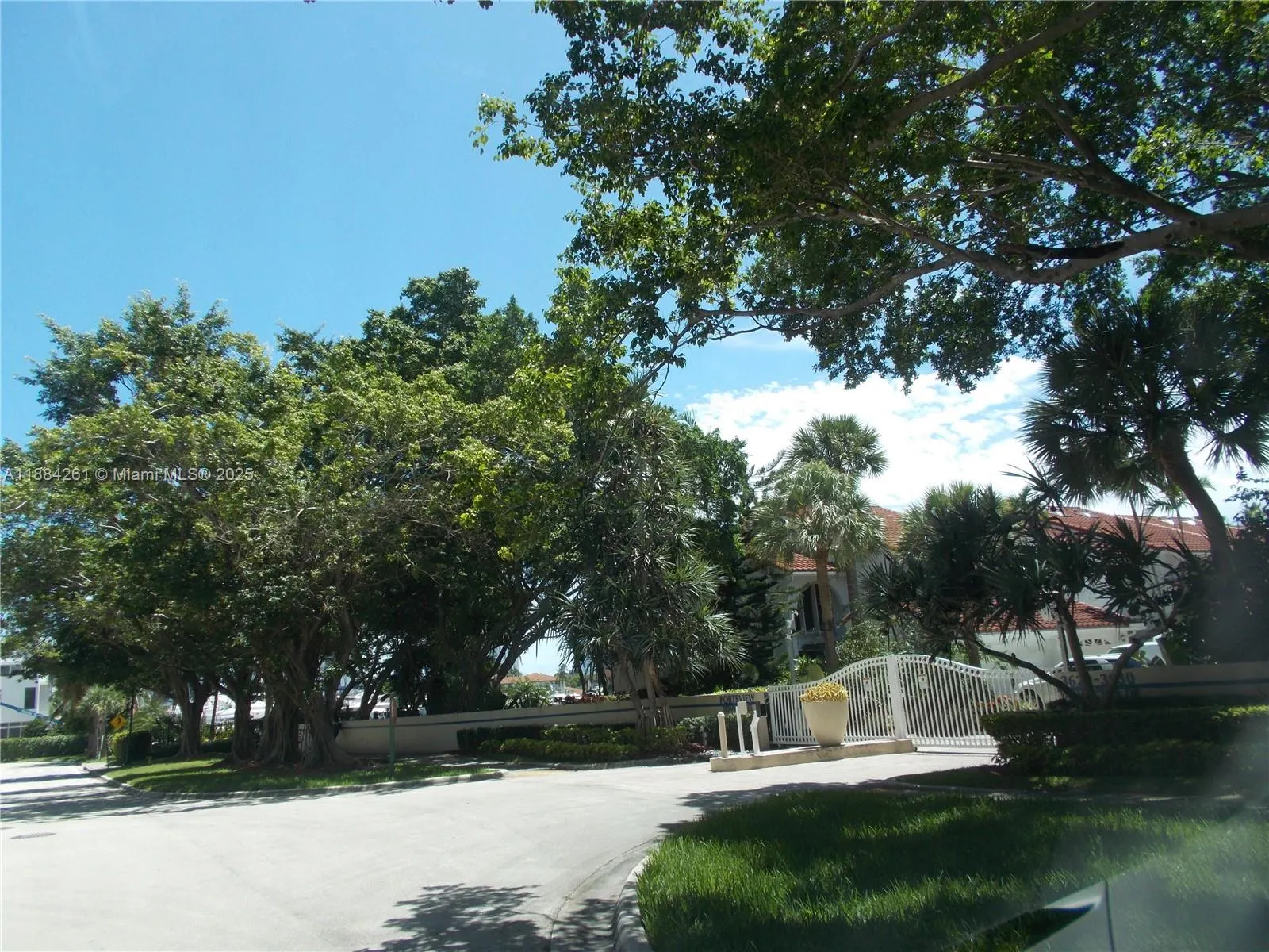 3620 Yacht Club Dr, #503
