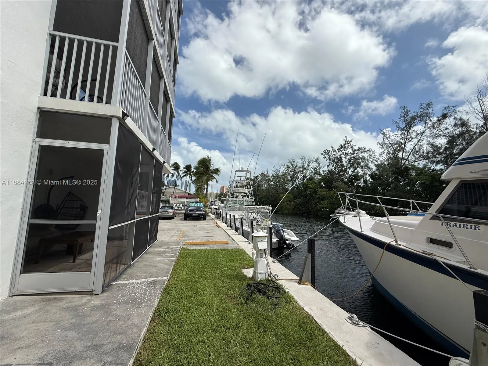 3660 NE 166th St, #101 +40' Deeded Dock