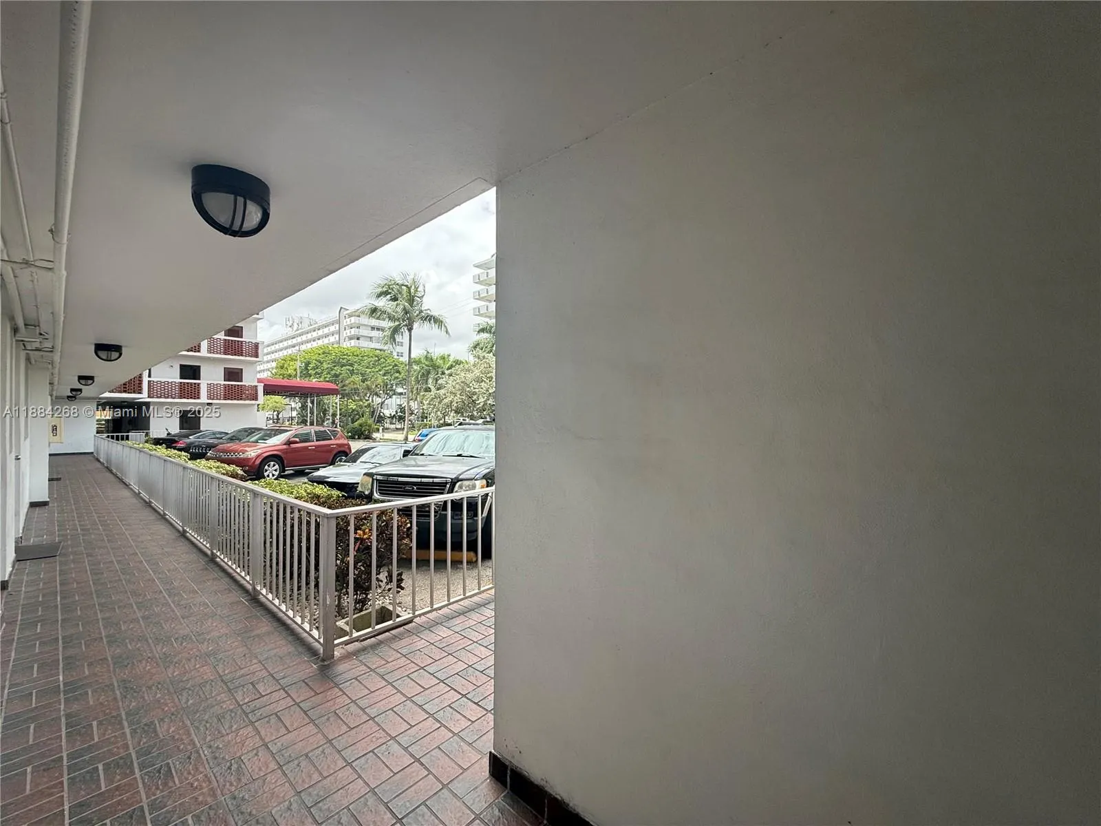 3660 NE 166th St, #101 +40' Deeded Dock