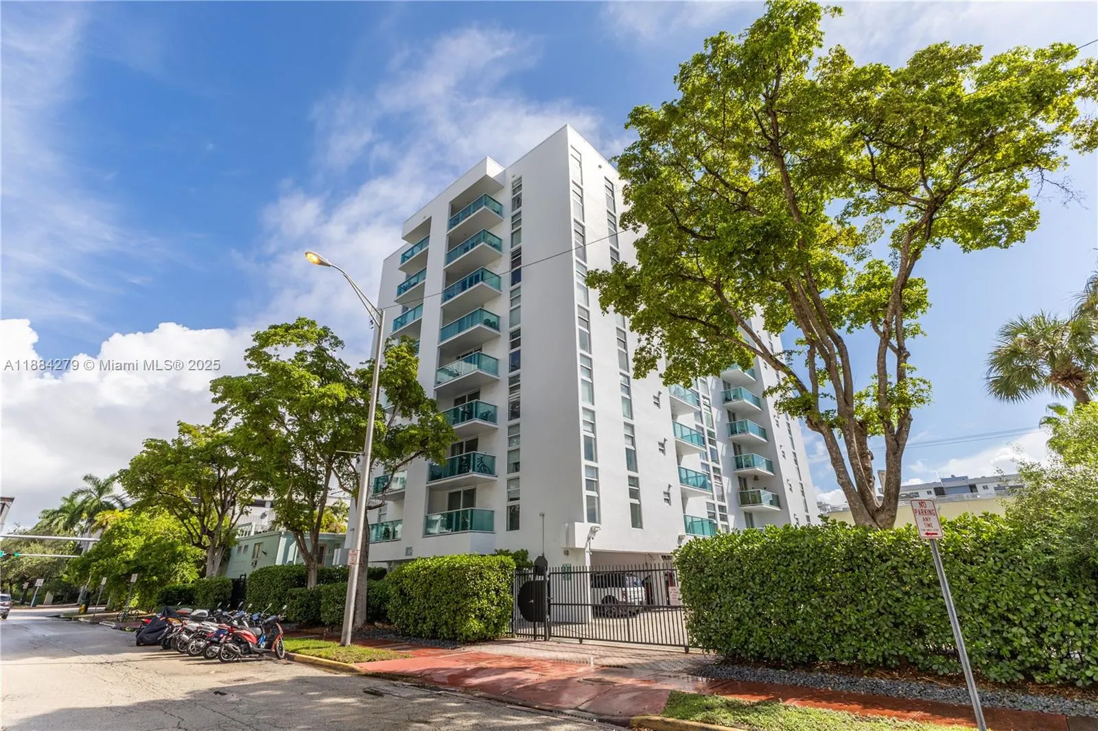 1035 West Ave, #204