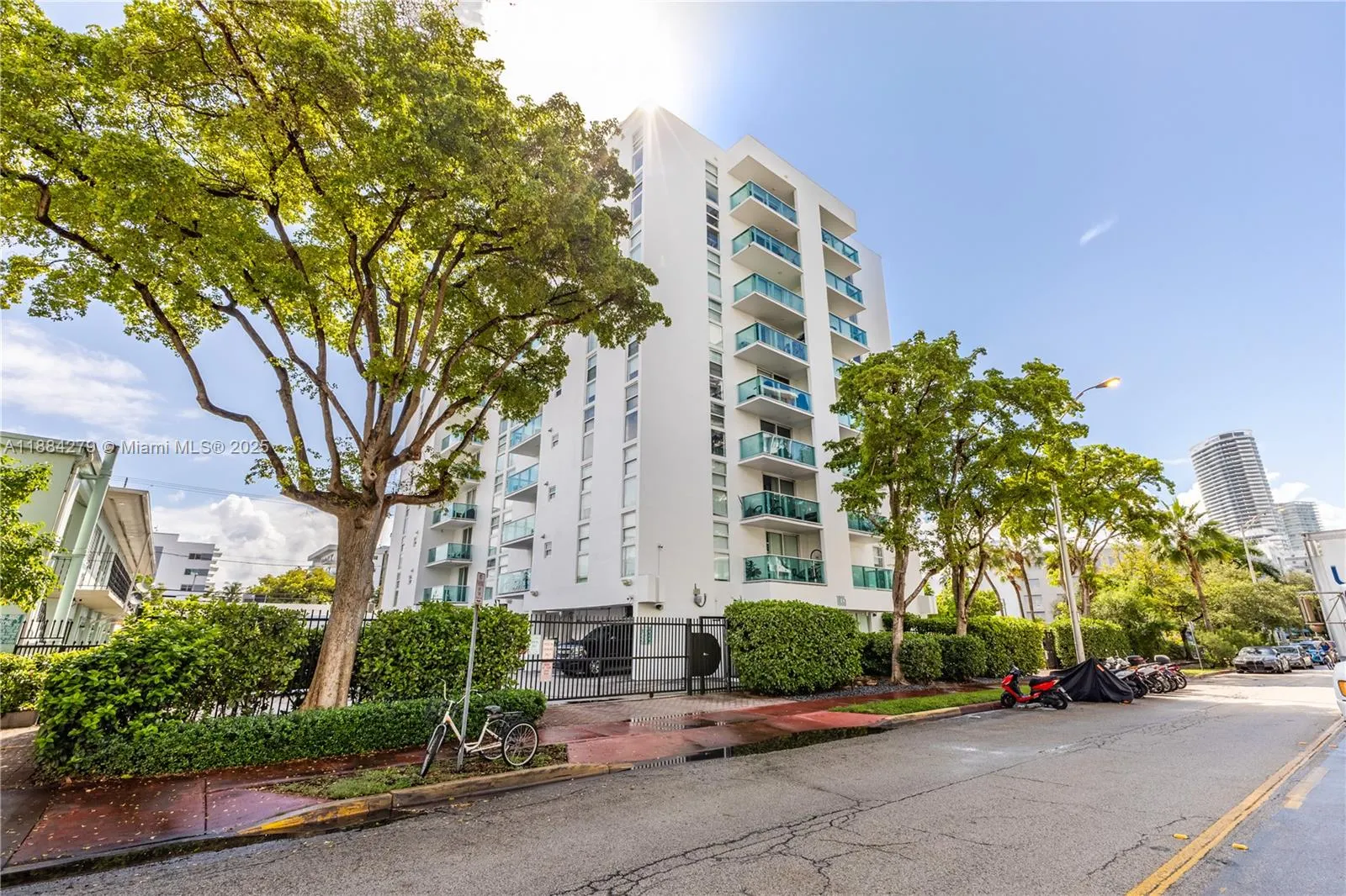 1035 West Ave, #204