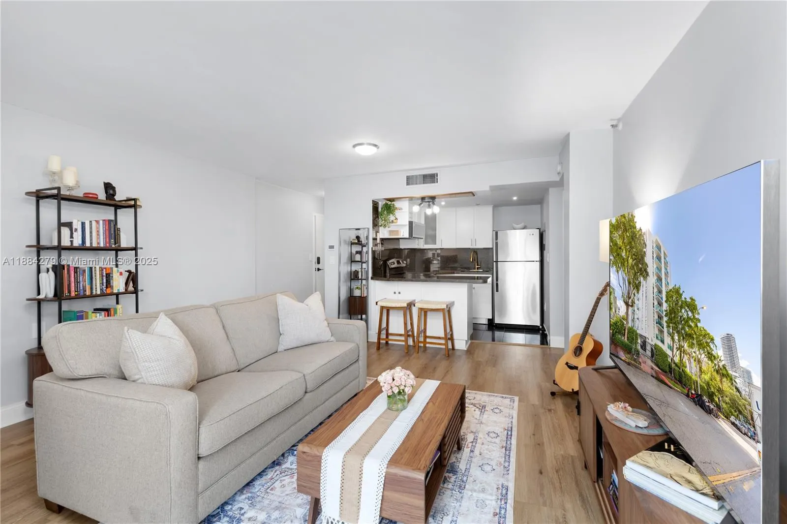 1035 West Ave, #204