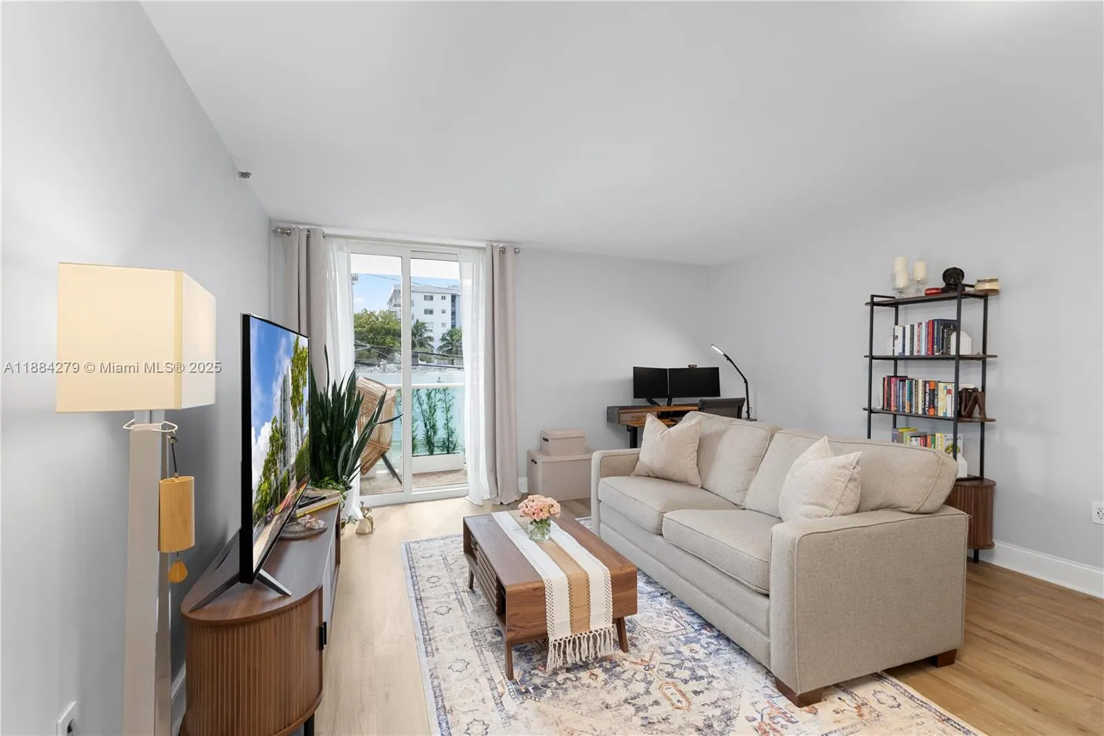1035 West Ave, #204