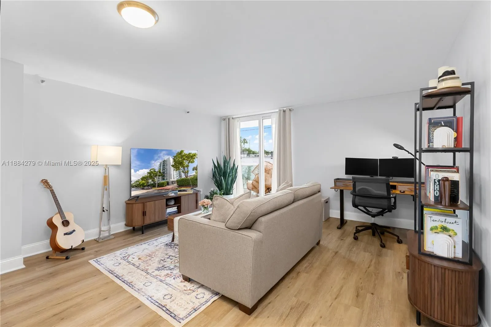 1035 West Ave, #204