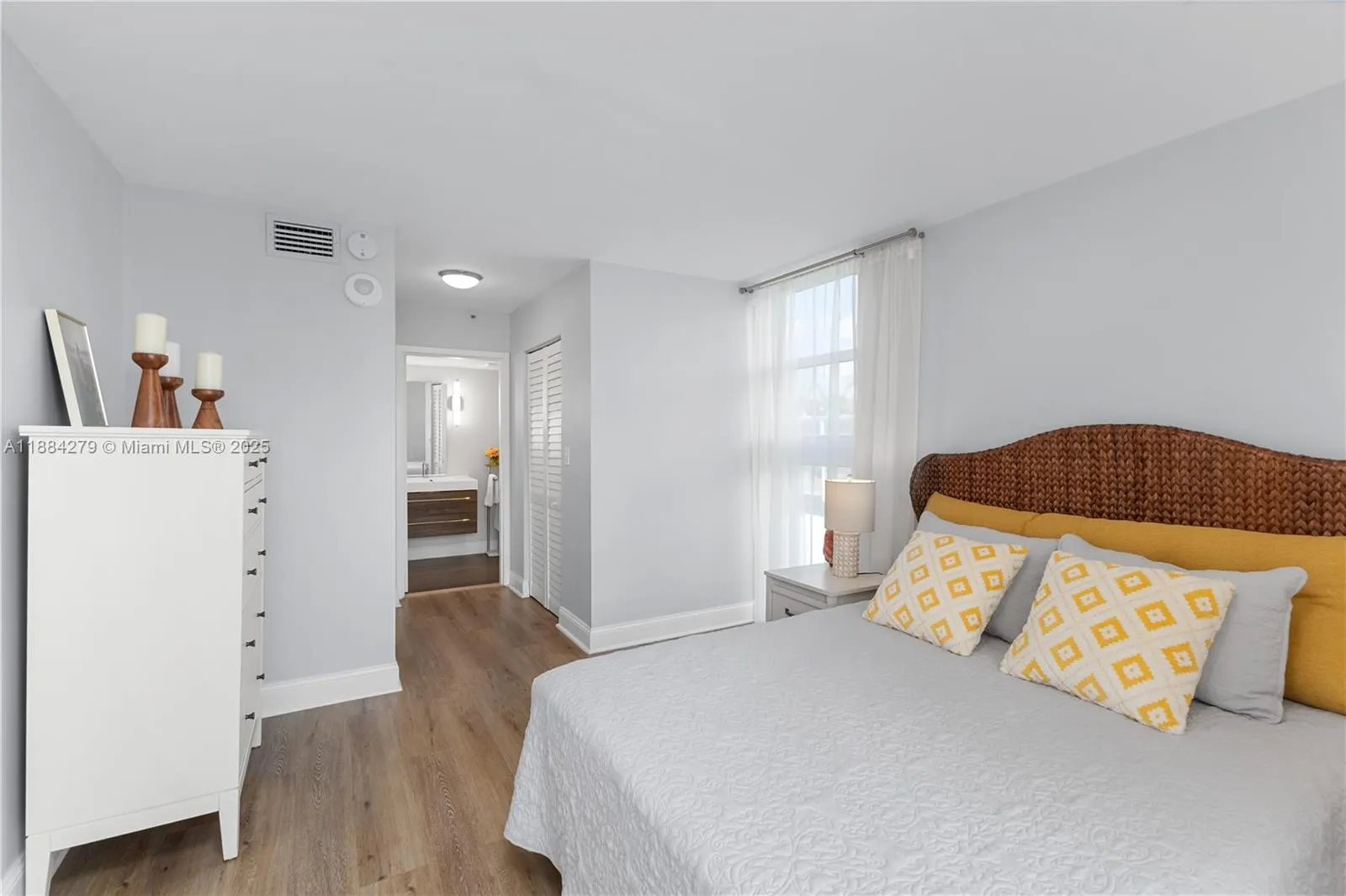 1035 West Ave, #204