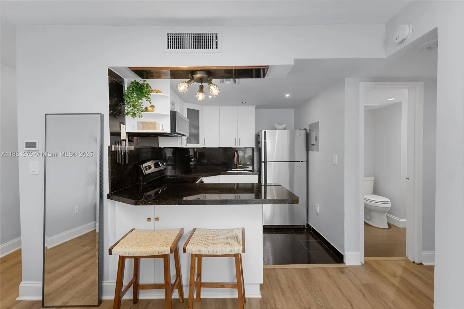 1035 West Ave, #204