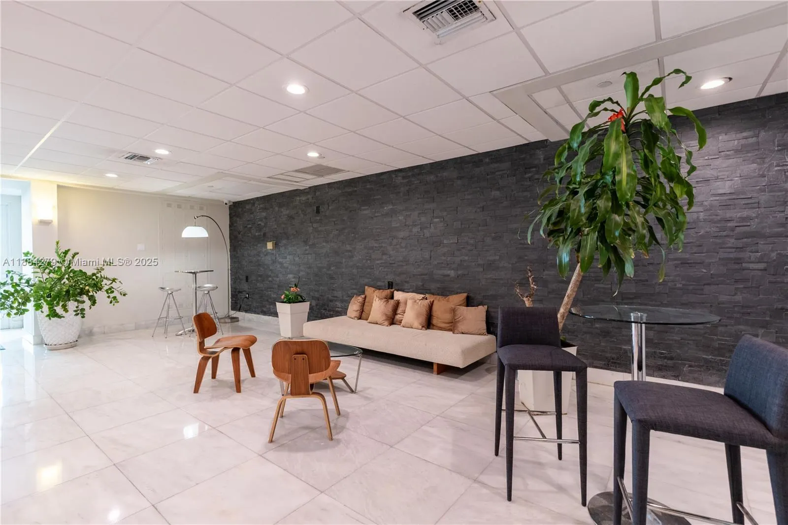 1035 West Ave, #204