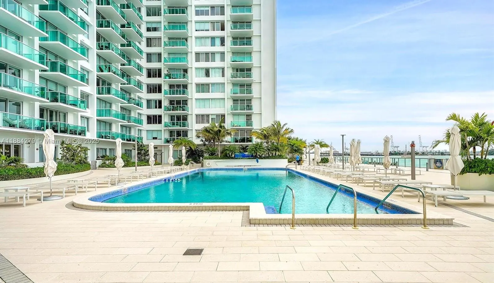 1035 West Ave, #204