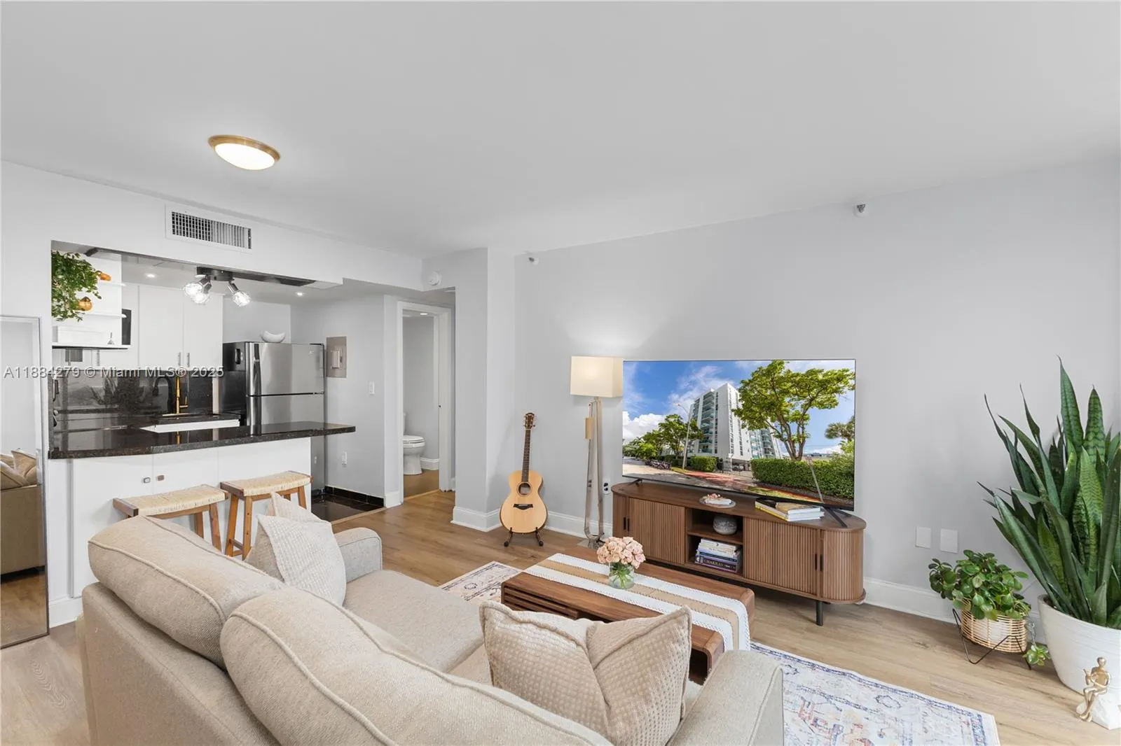 1035 West Ave, #204