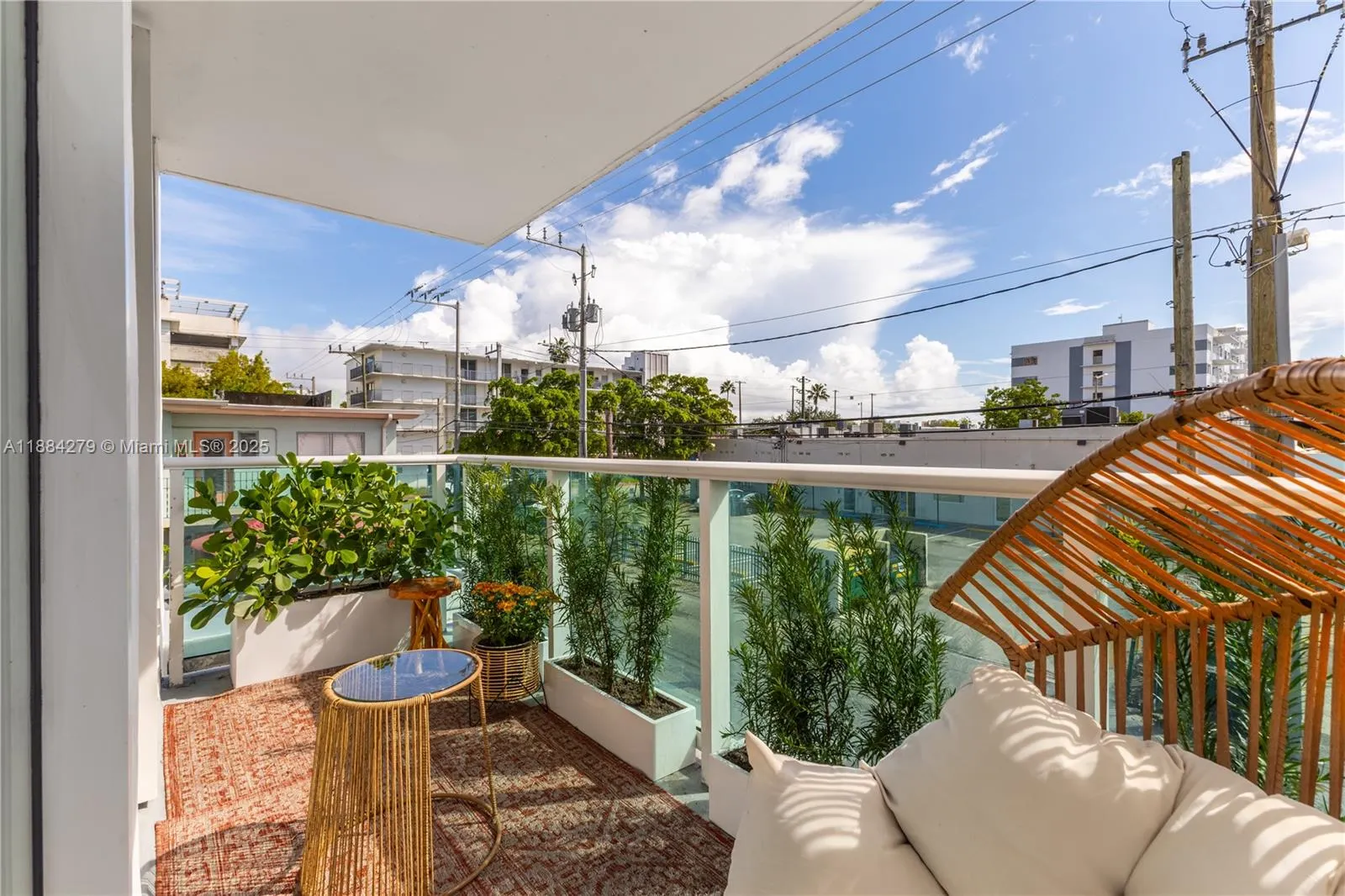 1035 West Ave, #204