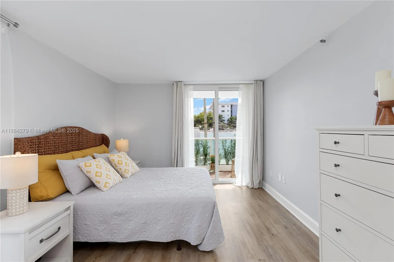 1035 West Ave, #204