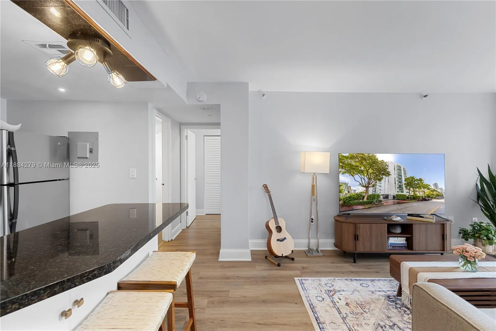 1035 West Ave, #204