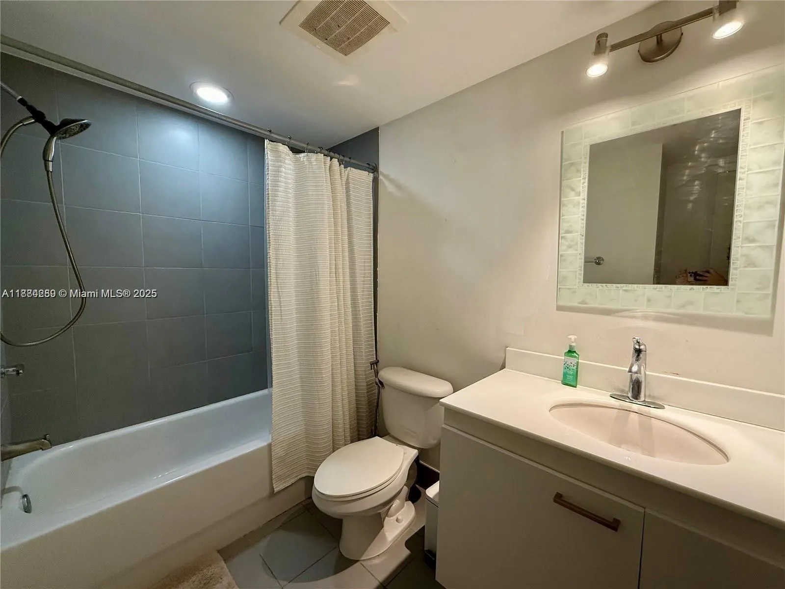 92 SW 3rd St, #1104