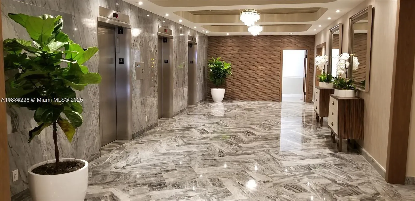 5401 Collins Ave, #833