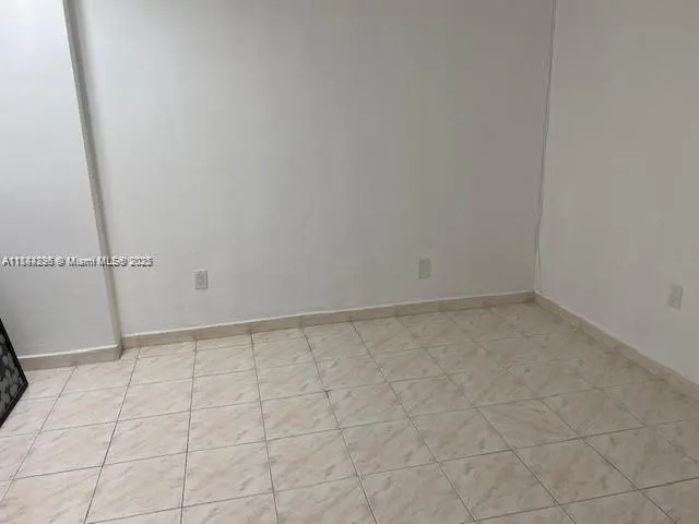 5401 Collins Ave, #833