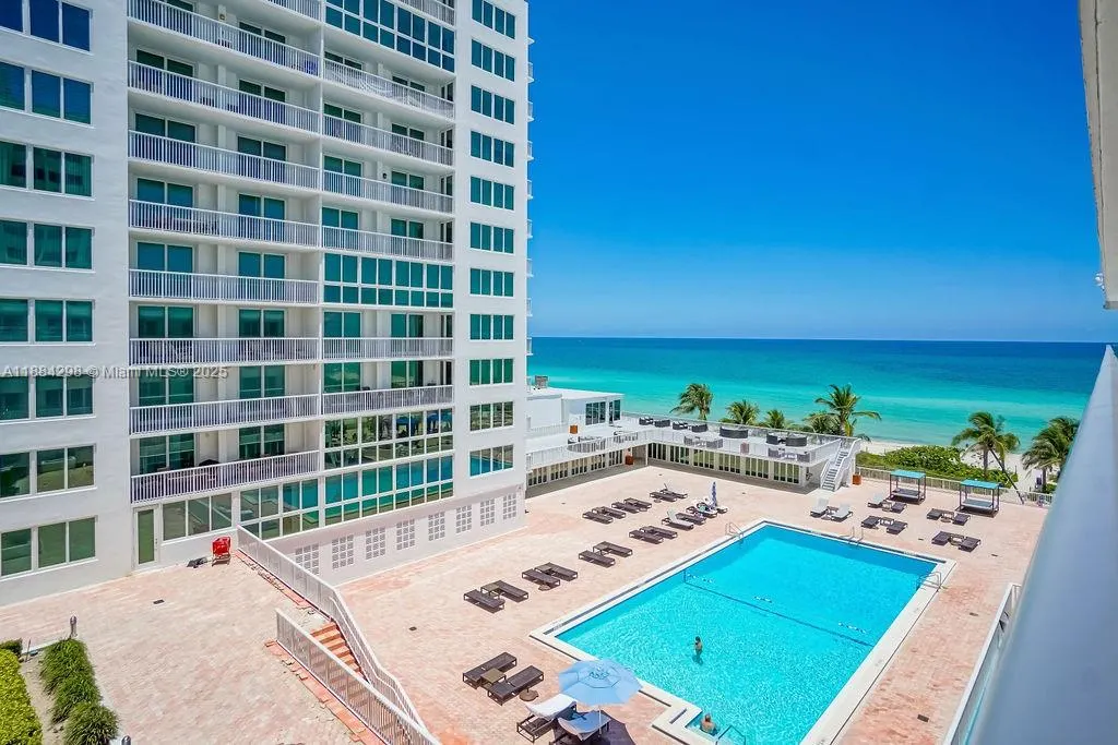 5401 Collins Ave, #833